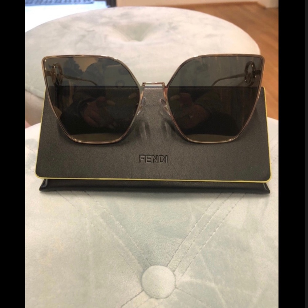 FENDI - Picture 3 of 3